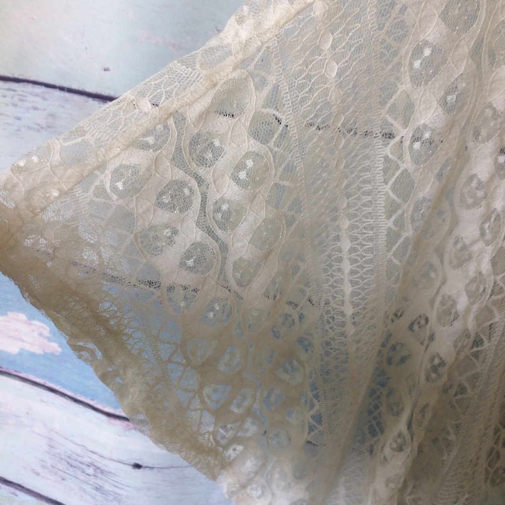 Blu Planet Cream Lace crop top - Picture 3 of 6
